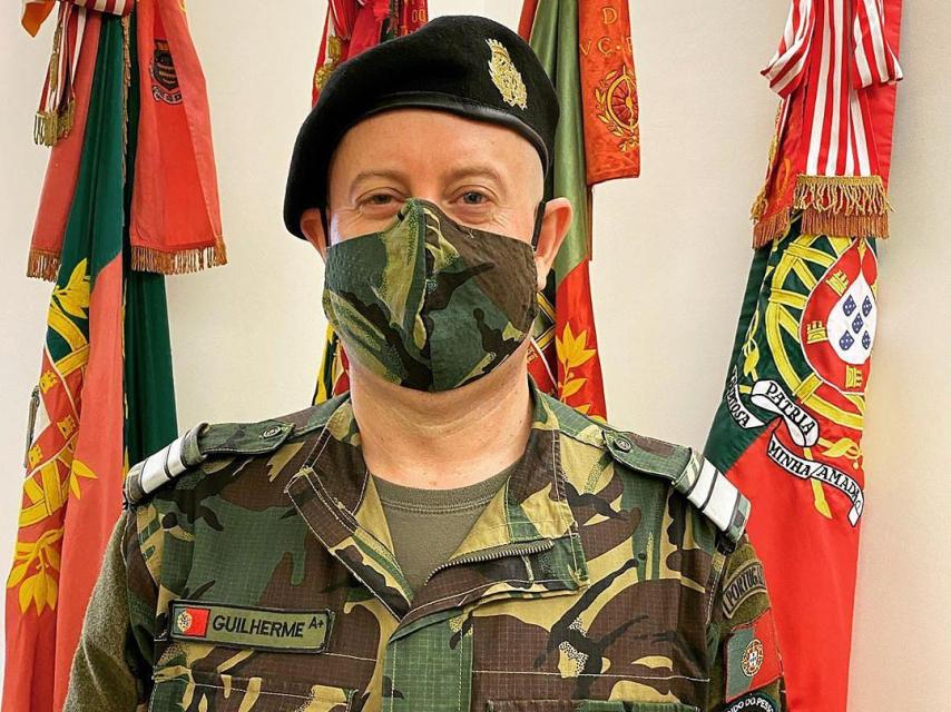 El Padre Guilherme compartió en sus redes fotografías durante su servicio militar.