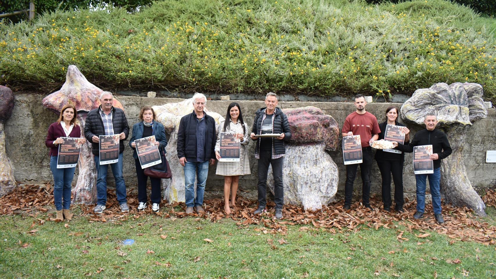 Mos (Pontevedra) inaugura un monumento en homenaje a su cultura micológica
