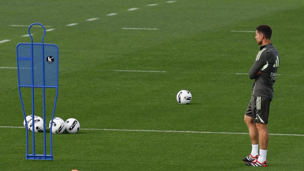 Xabi Alonso, thoughtful in Real Madrid training
