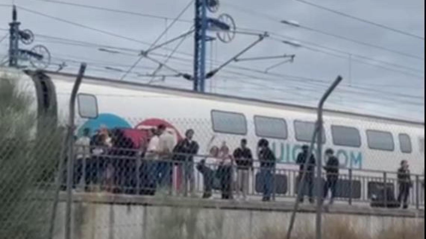 Pasajeros varados en las vías del tren en Huesca