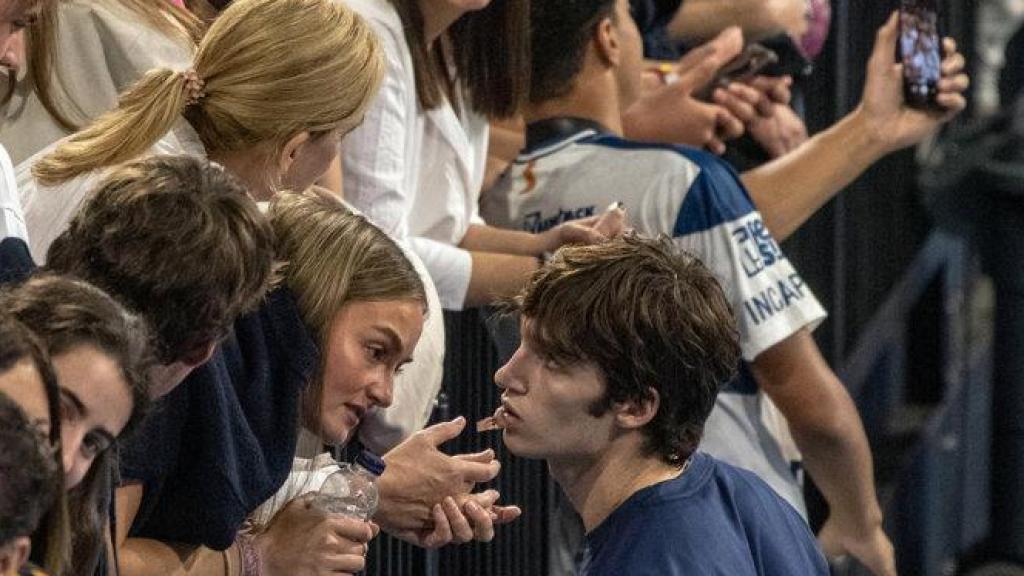 Pablo Urdangarin y Johanna Zott, en un partido entre los equipos de balonmano de Granollers y Barça.