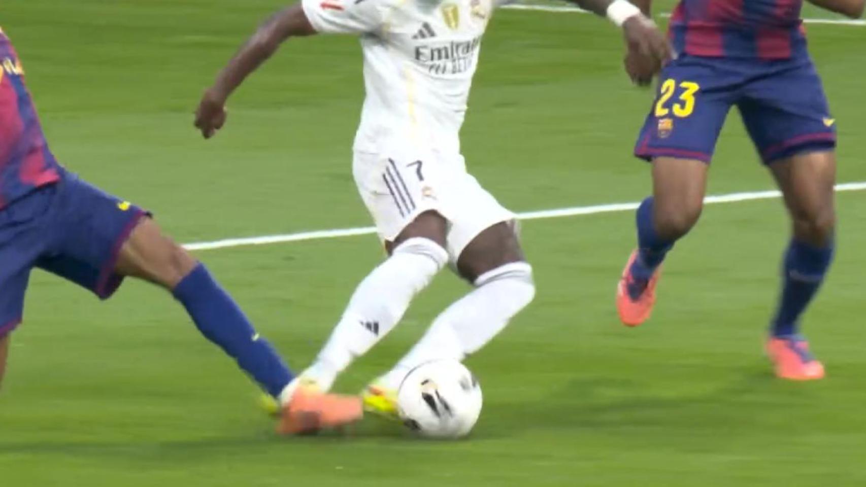 así fue el polémico penalti de Lamine Yamal sobre Vinicius que no pitó Soto Grado así fue el polémico penalti de Lamine Yamal sobre Vinicius que no pitó Soto Grado