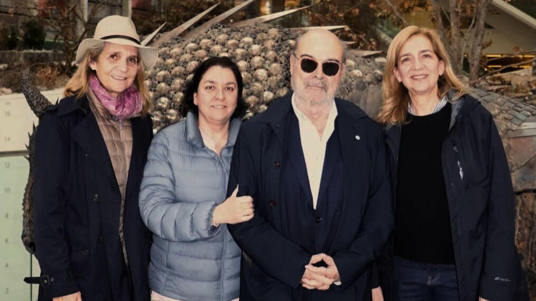 Las infantas Cristina y Elena han compartido un plan cultural junto a Antonio Resines y su mujer, Ana Pérez-Lorente, con la que mantienen una amistad desde sus años de colegio.