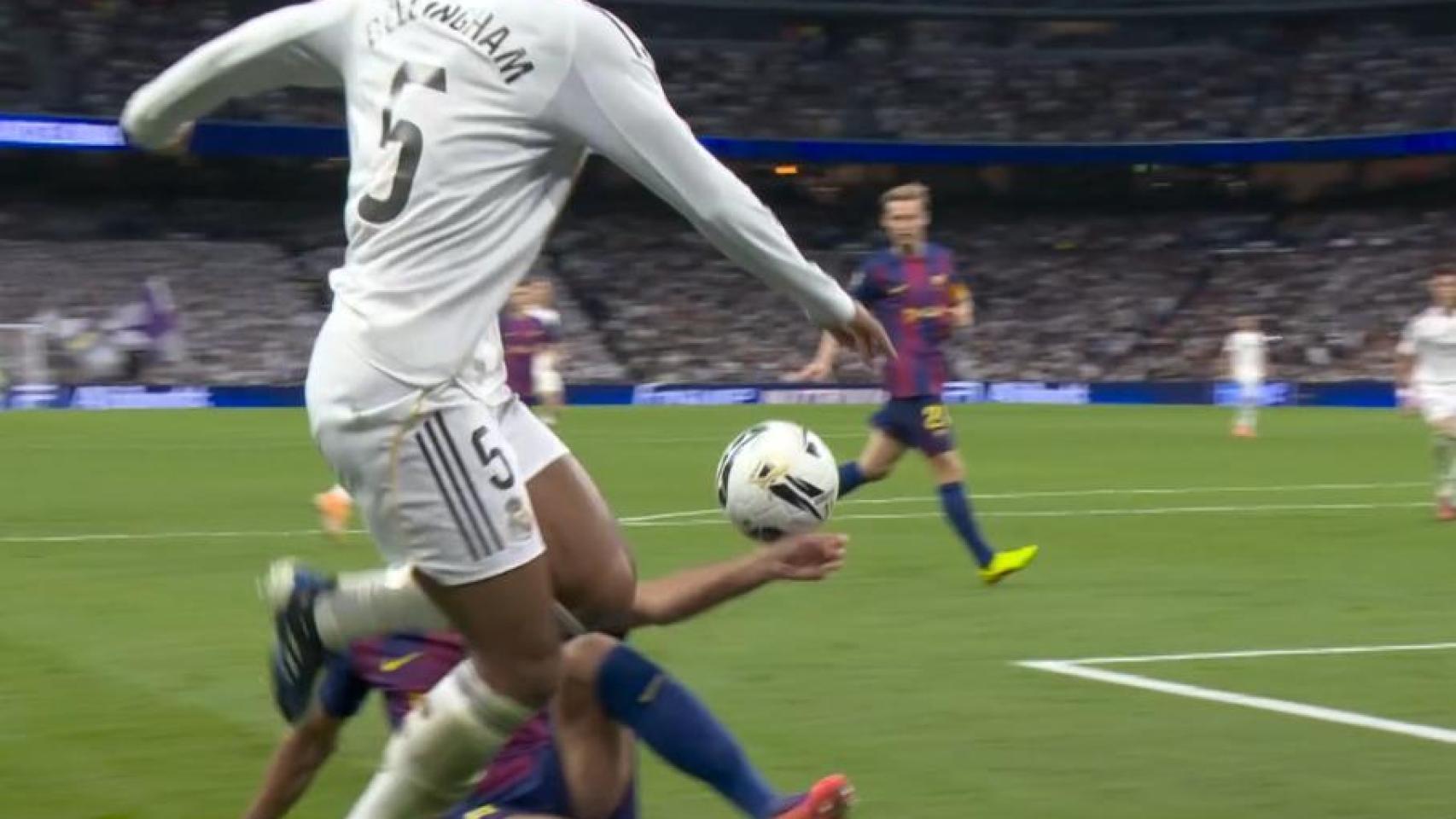 La mano de Eric García en El Clásico.