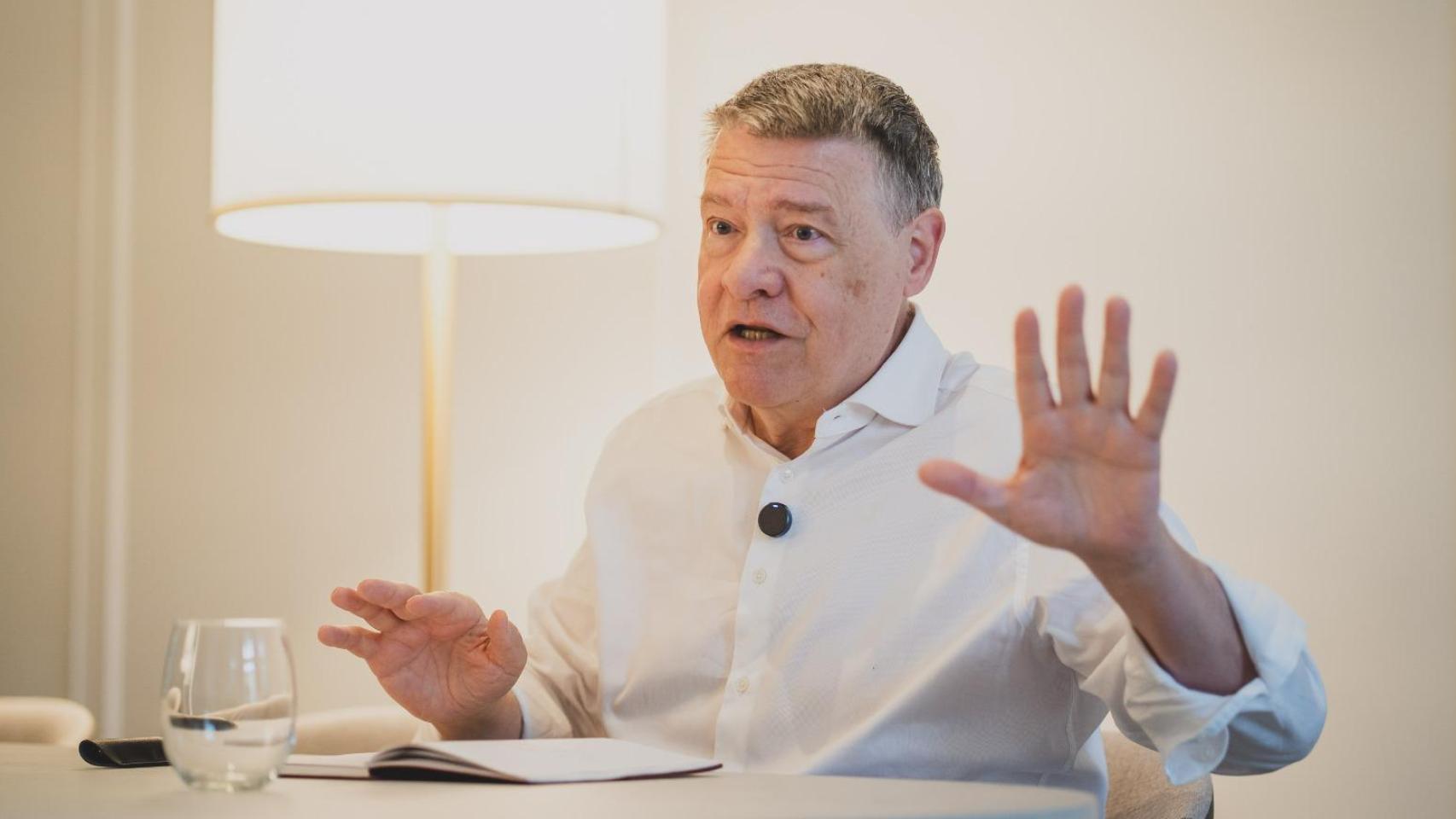 El exministro de Administraciones Públicas Jordi Sevilla, durante la entrevista.