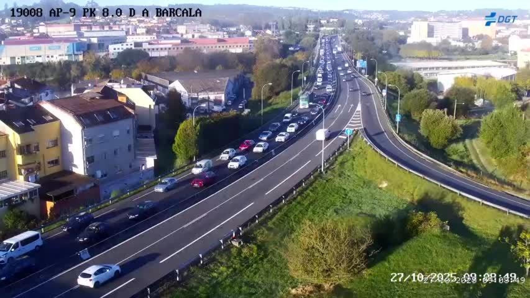 Imagen de las retenciones a la altura de O Burgo.