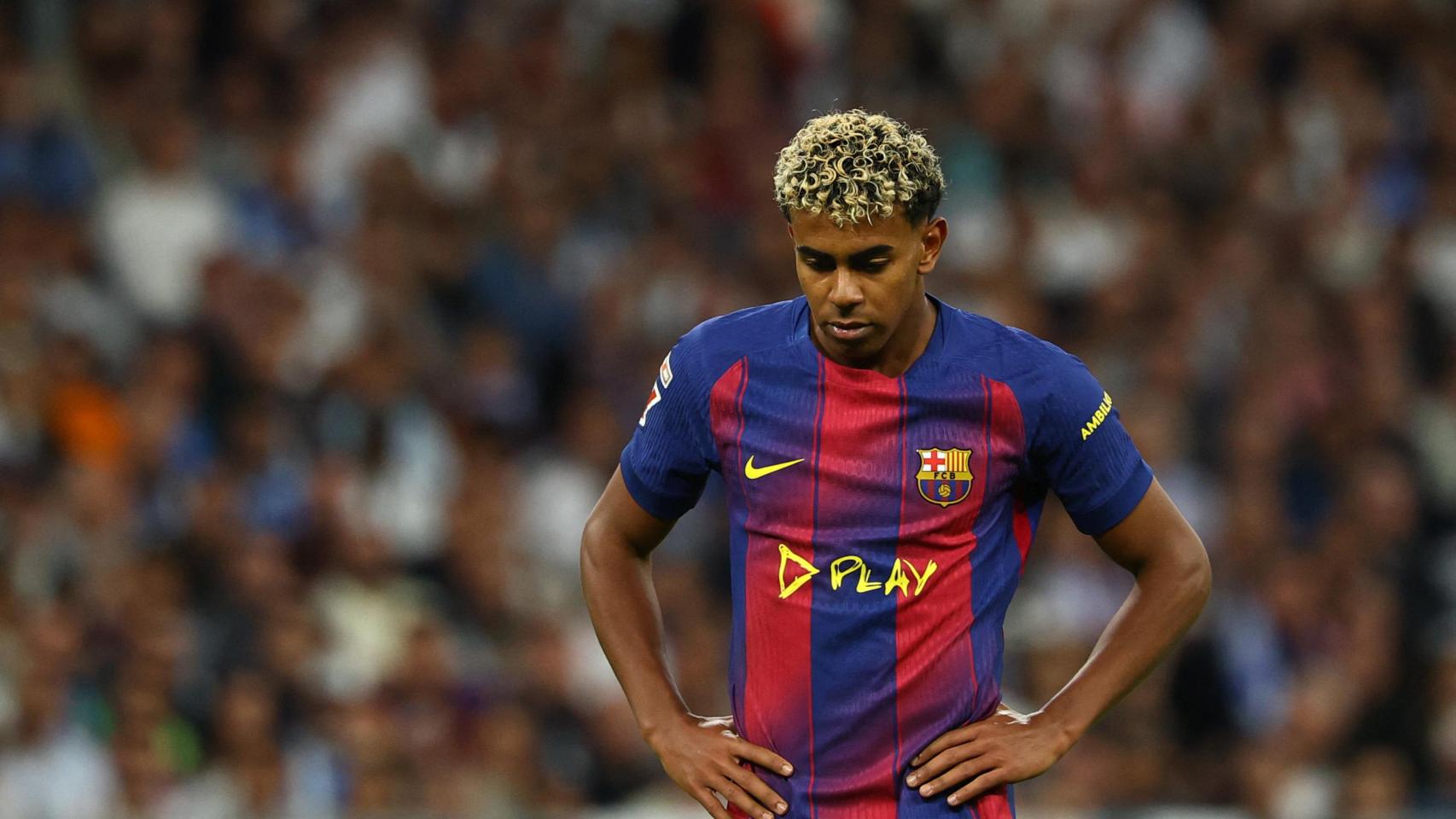 Lamine Yamal, cabizbajo durante El Clásico contra el Real Madrid.