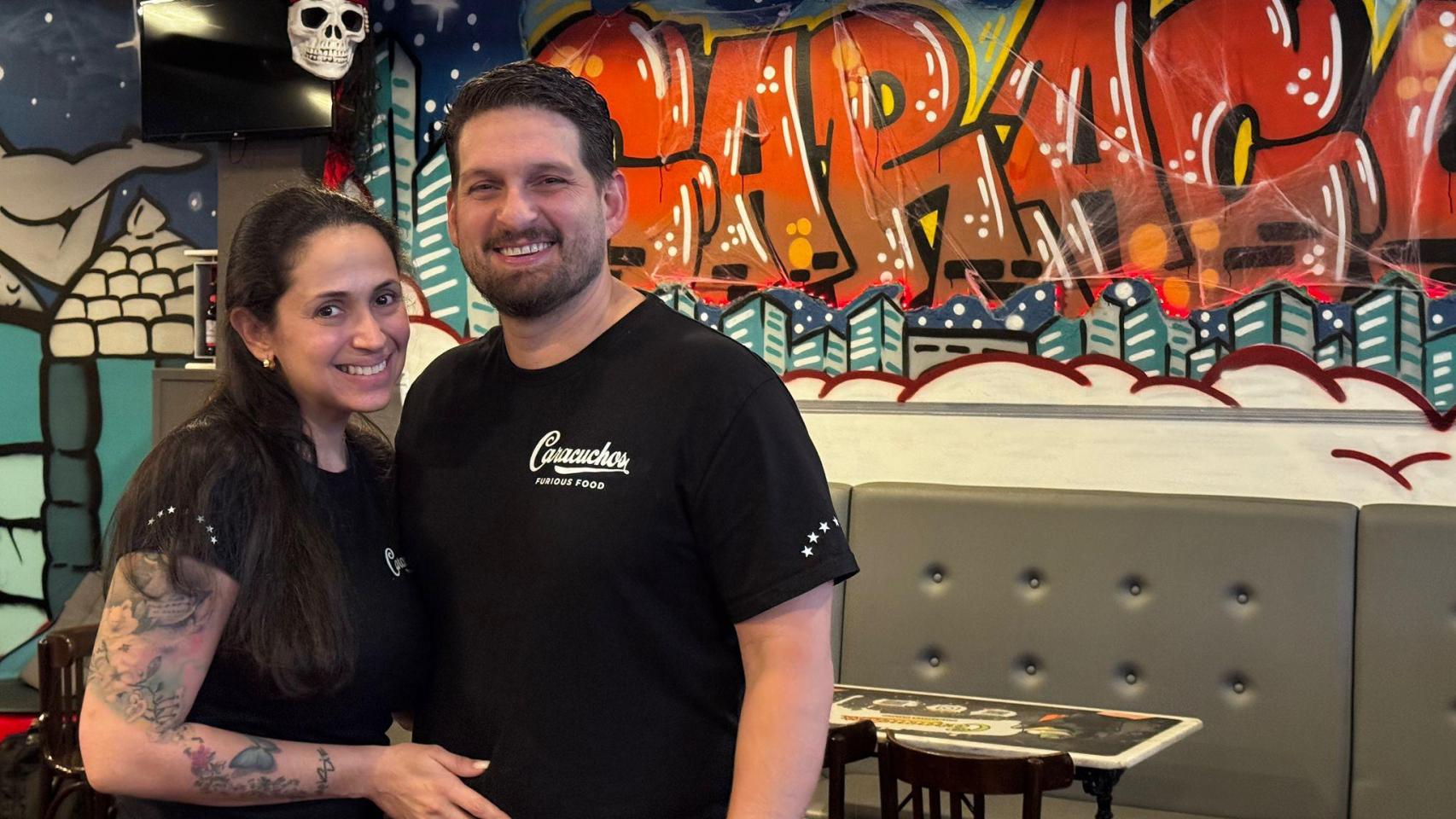 Lisa y Carlos, dueños de Caracuchos