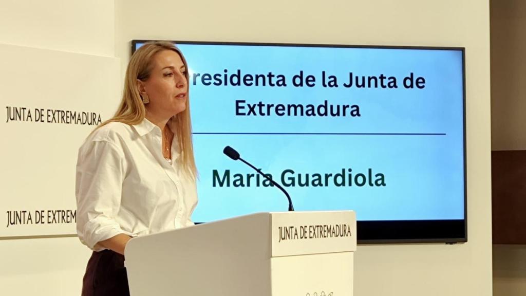 María Guardiola anuncia los comicios del próximo 21 de diciembre.