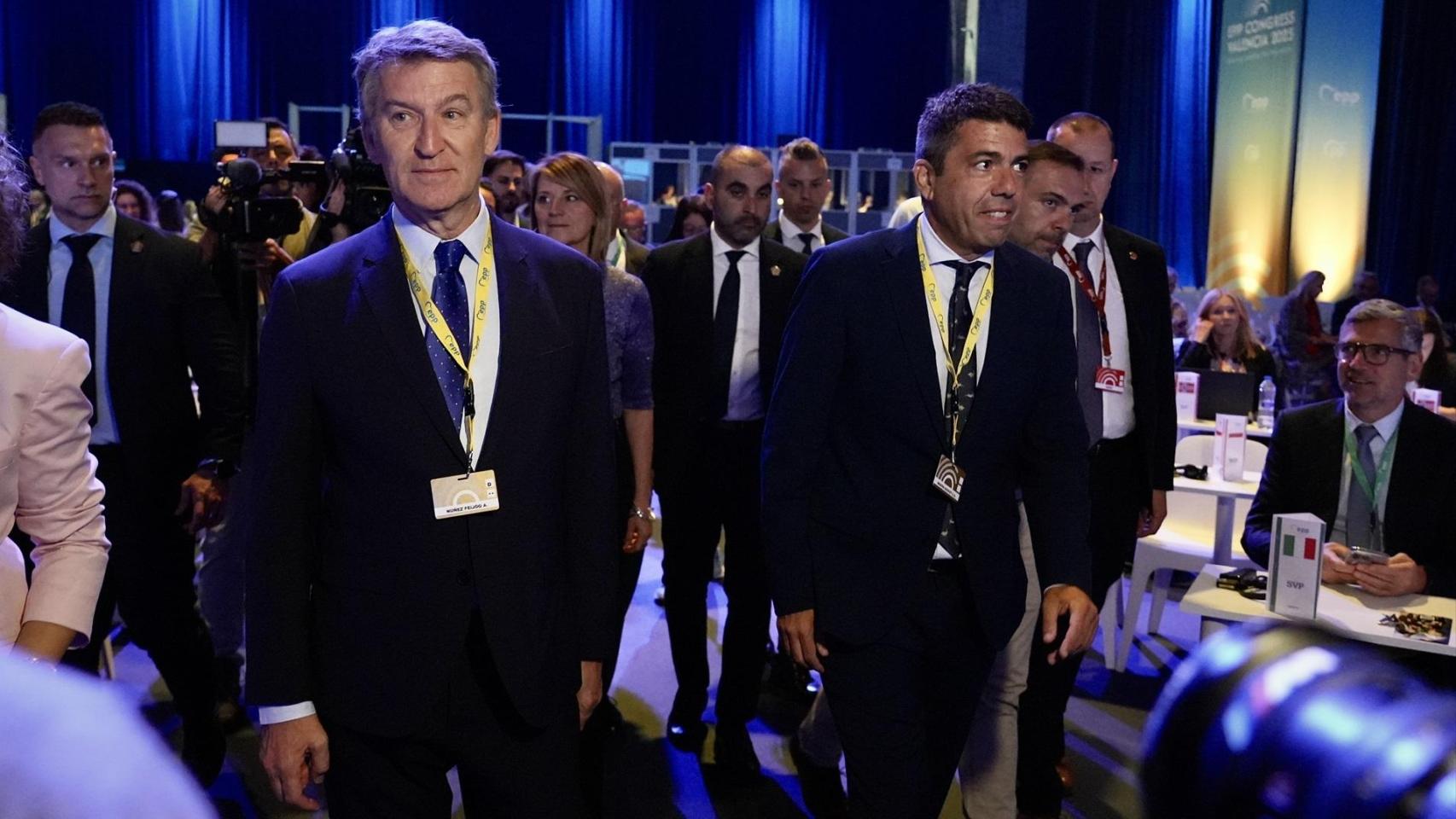 Alberto Núñez Feijóo y Carlos Mazón. Eduardo Manzana / Europa Press