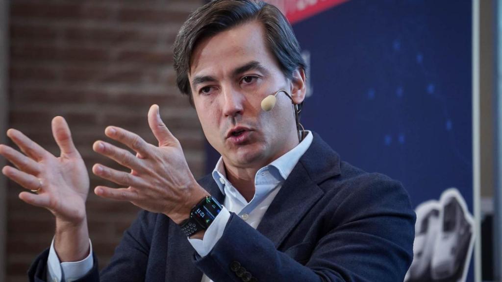 Diego Fernández, director de Estrategia y Sostenibilidad de Iberia durante el VI Simposio del Observatorio de la Movilidad y las Ciudades, organizado por EL ESPAÑOL e Invertia.