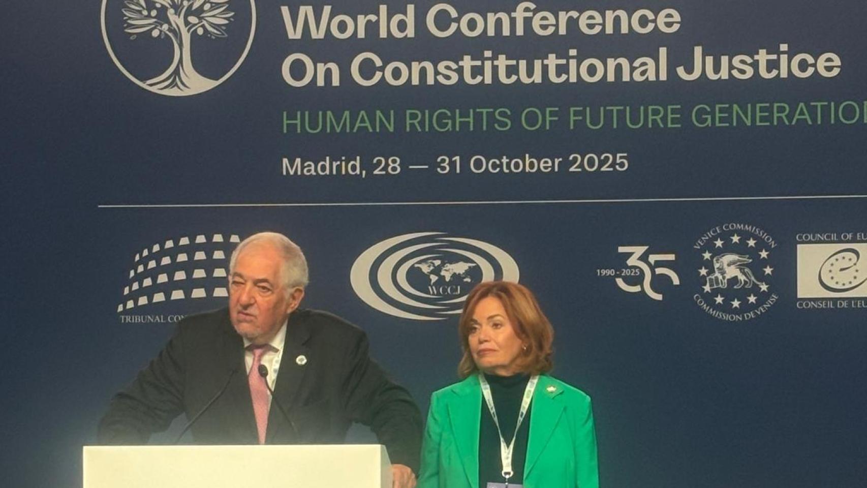 El presidente del TC, Cándido Conde-Pumpido, y la vicepresidenta, Inmaculada Montalbán, este martes en la VI Conferencia Mundial de Justicia Constitucional./