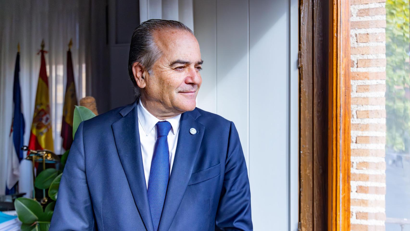 José Julián Gregorio, alcalde de Talavera de la Reina, en su despacho.