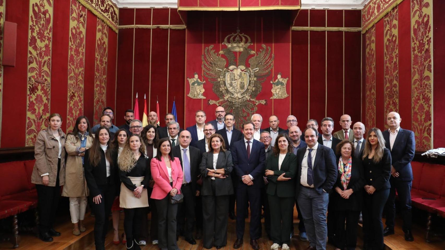 Foto de familia del acto de adhesión al principal proyecto cultural de la ciudad en este legislatura.