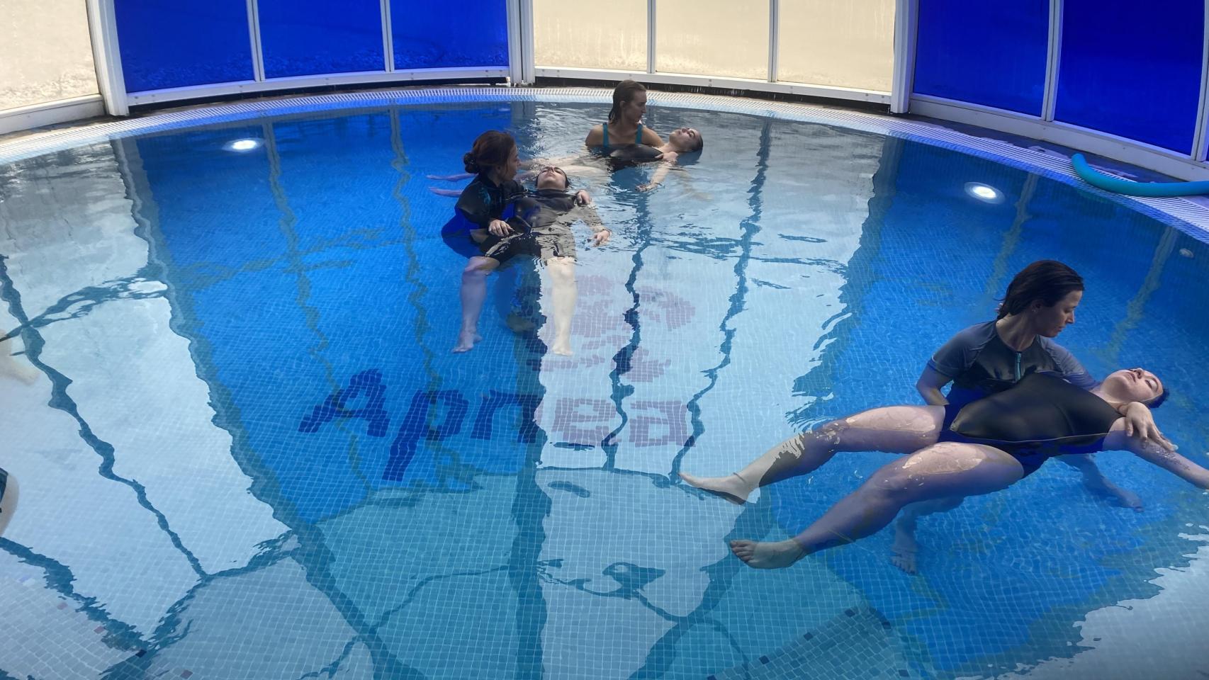 La piscina de terapia acuática de APNEA.