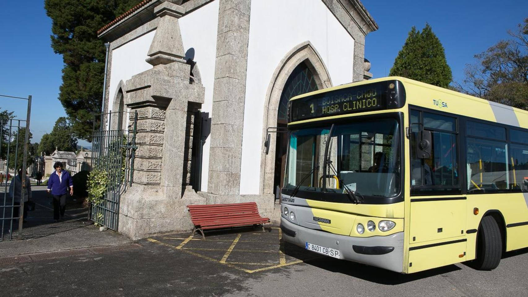 Santiago de Compostela refuerza la línea de autobuses por el Día de Todos los Santos