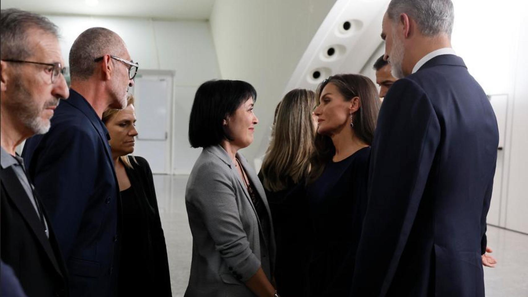 Los reyes muestran su afecto a los familiares de las víctimas de la dana. Ballesteros / Efe