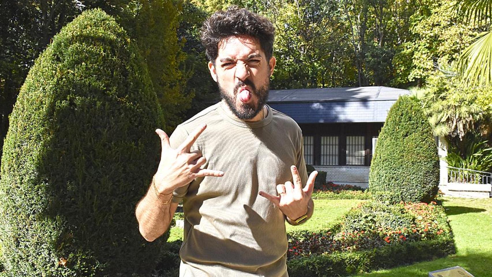 Fito Robles, la voz de Siloé, en el Campo Grande durante la entrevista con EL ESPAÑOL de Castilla y León