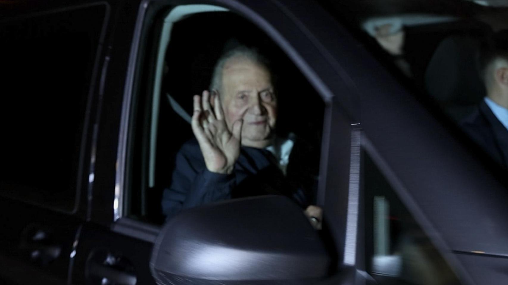 El rey Juan Carlos ha regresado a España seis días antes de la publicación de sus memorias.