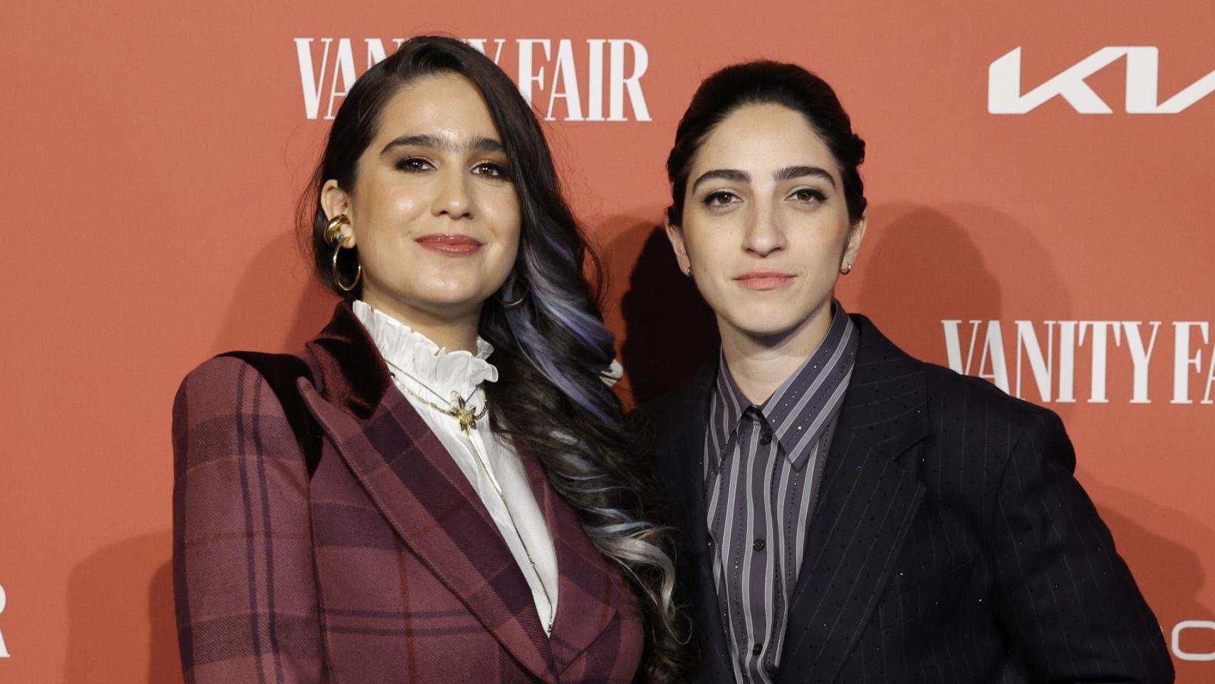 Emily Estefan y Gemeny Hernández en un acto público en España.