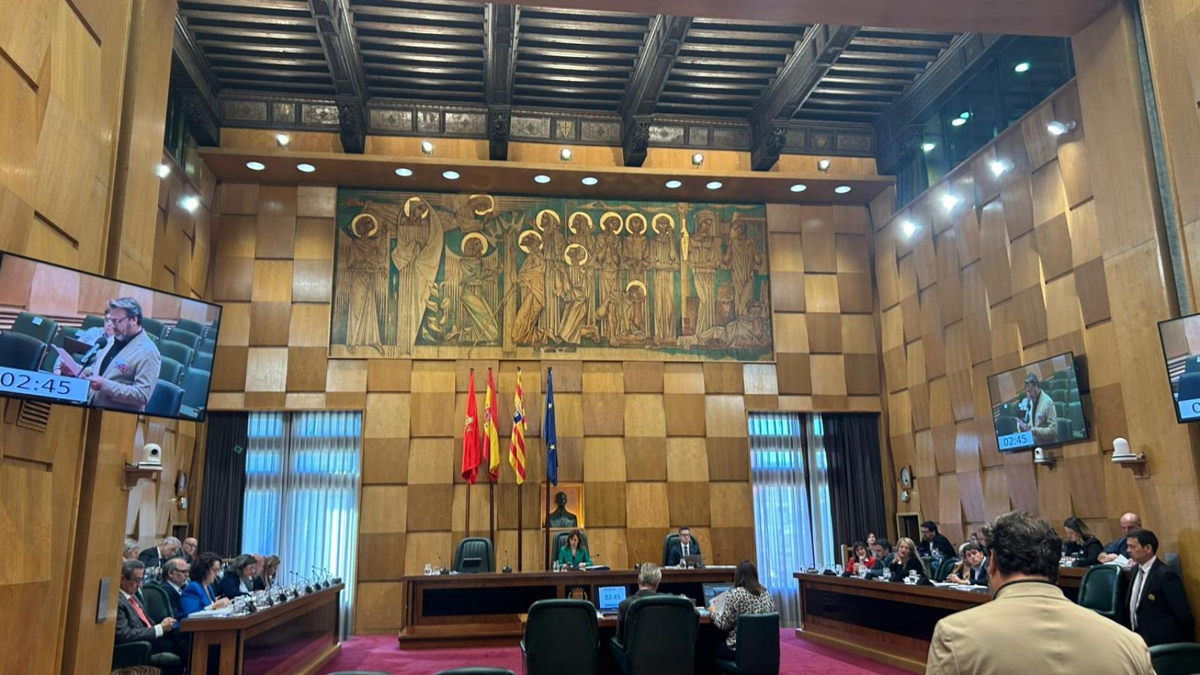 Debate sobre la ampliación de aperturas del comercio en días festivos esta mañana en el Ayuntamiento de Zaragoza.