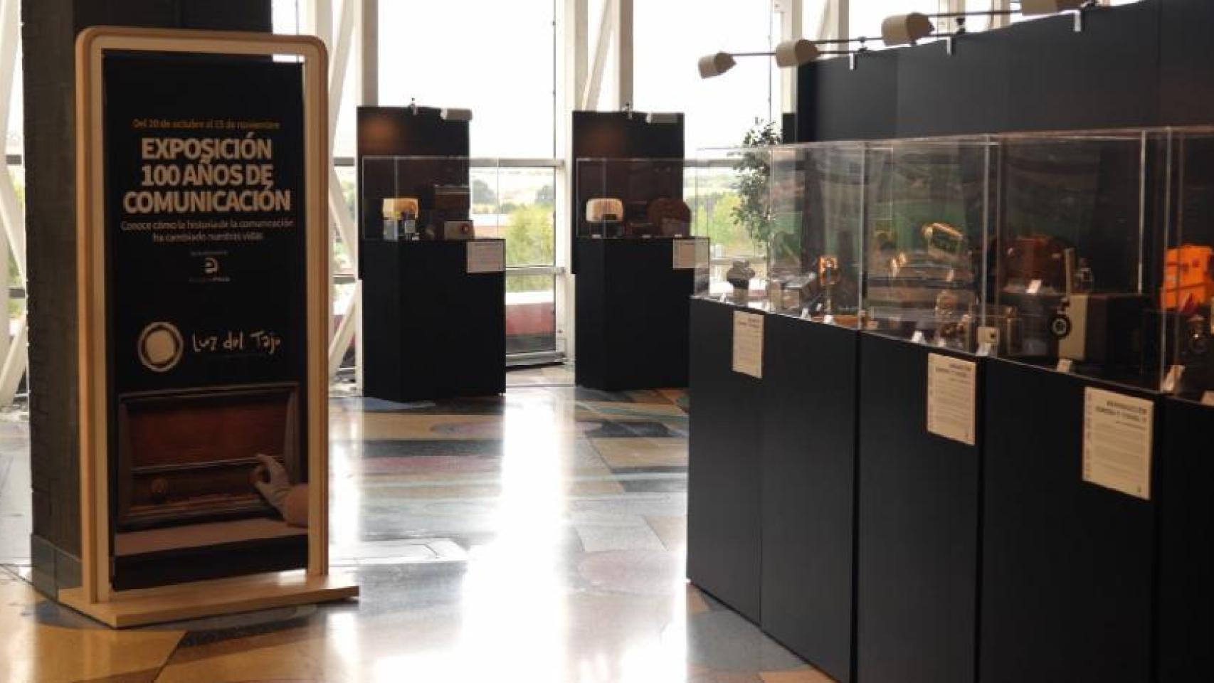 El centro comercial Luz del Tajo acoge la exposición 100 años de comunicación.
