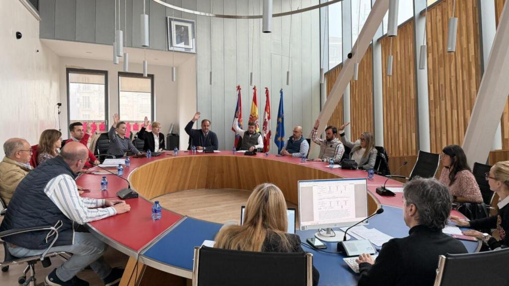 El pleno del Ayuntamiento de Guijuelo aprueba retrasar la aplicación de la tasa de basuras