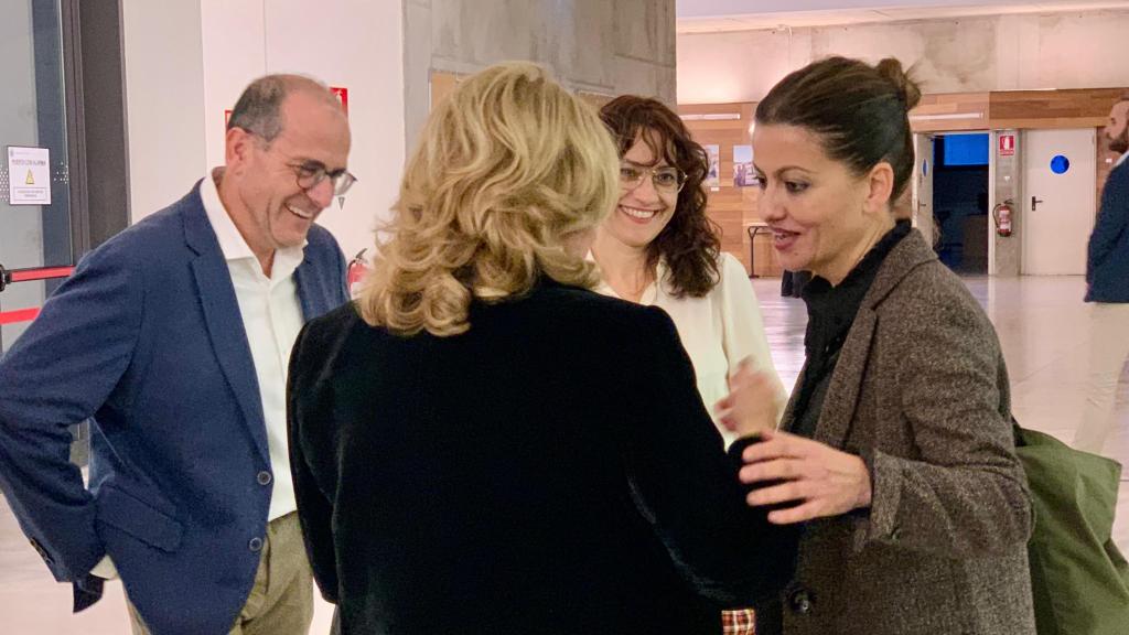 Sira Rego, este jueves con la rectora de la Universidad de Zaragoza, Rosa Bolea.