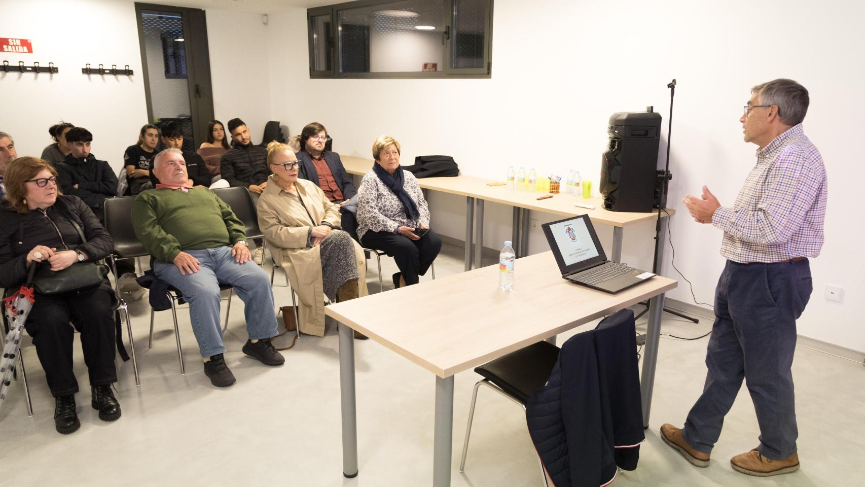 El barrio de O Birloque, en A Coruña, acoge la primera charla de prevención de incendios en el hogar