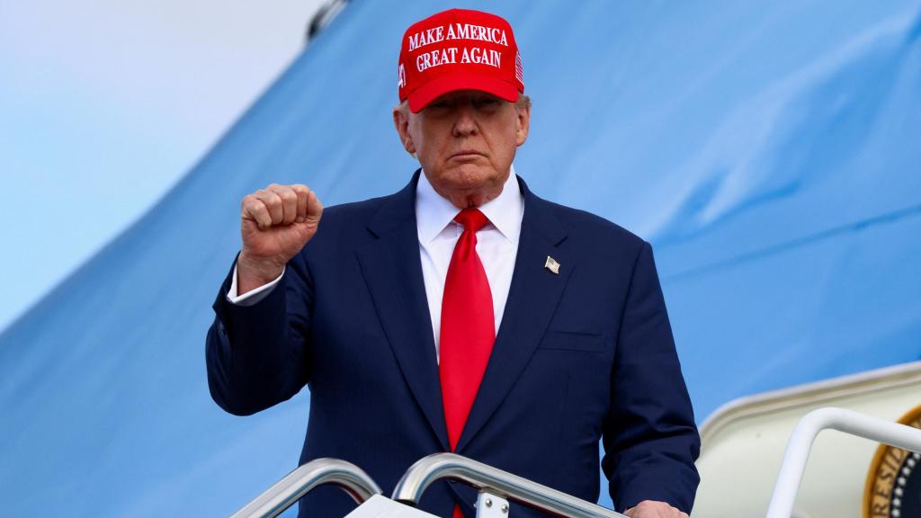 Donald Trump says goodbye to his Asian tour with his characteristic cap.