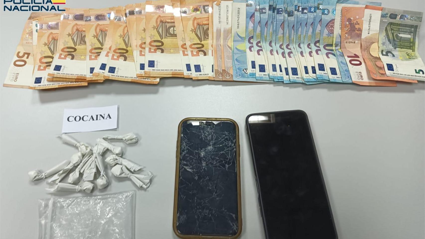 Incautación al hombre que vendía drogas en las proximidades de colegios en Redondela.