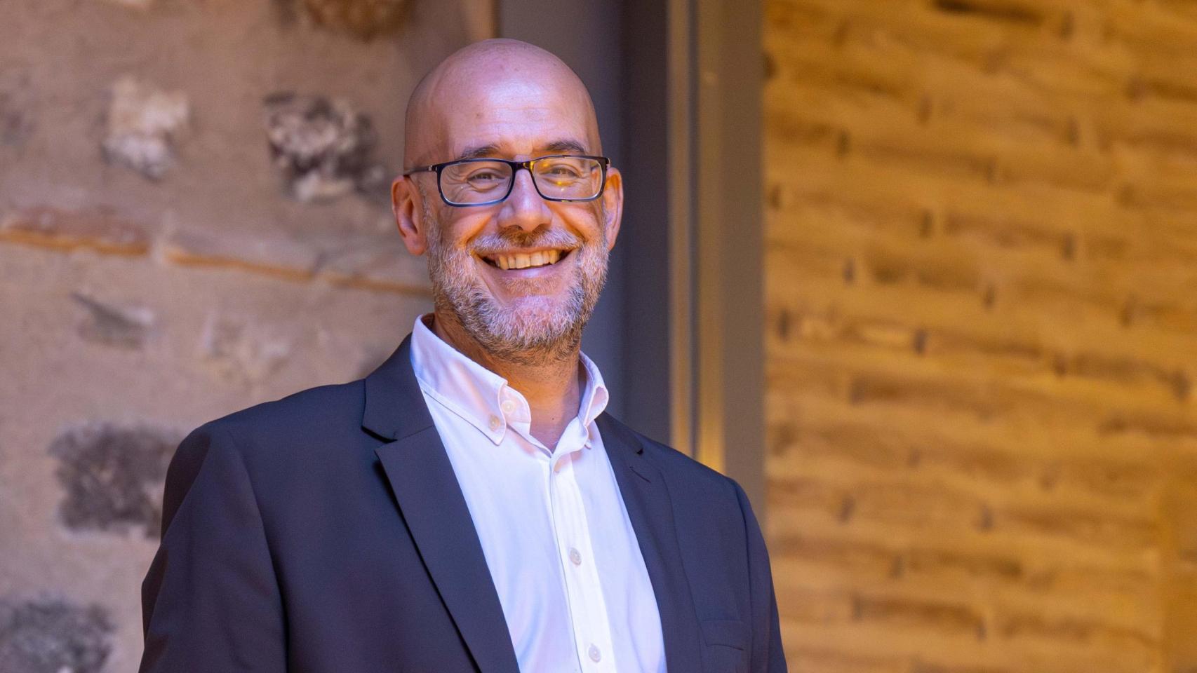 El talaverano Ángel Sánchez, en la sede del Colegio de Arquitectos de la calle Santa Úrsula, en Toledo.