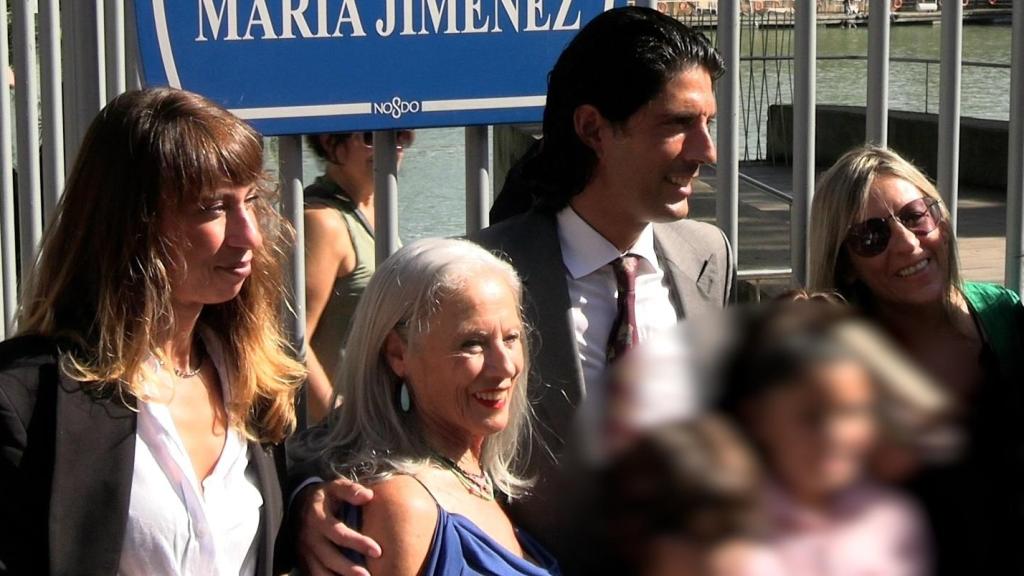 Isabel Jiménez y Alejandro Sancho en la inauguración de los Jardines de María Jiménez en Sevilla.