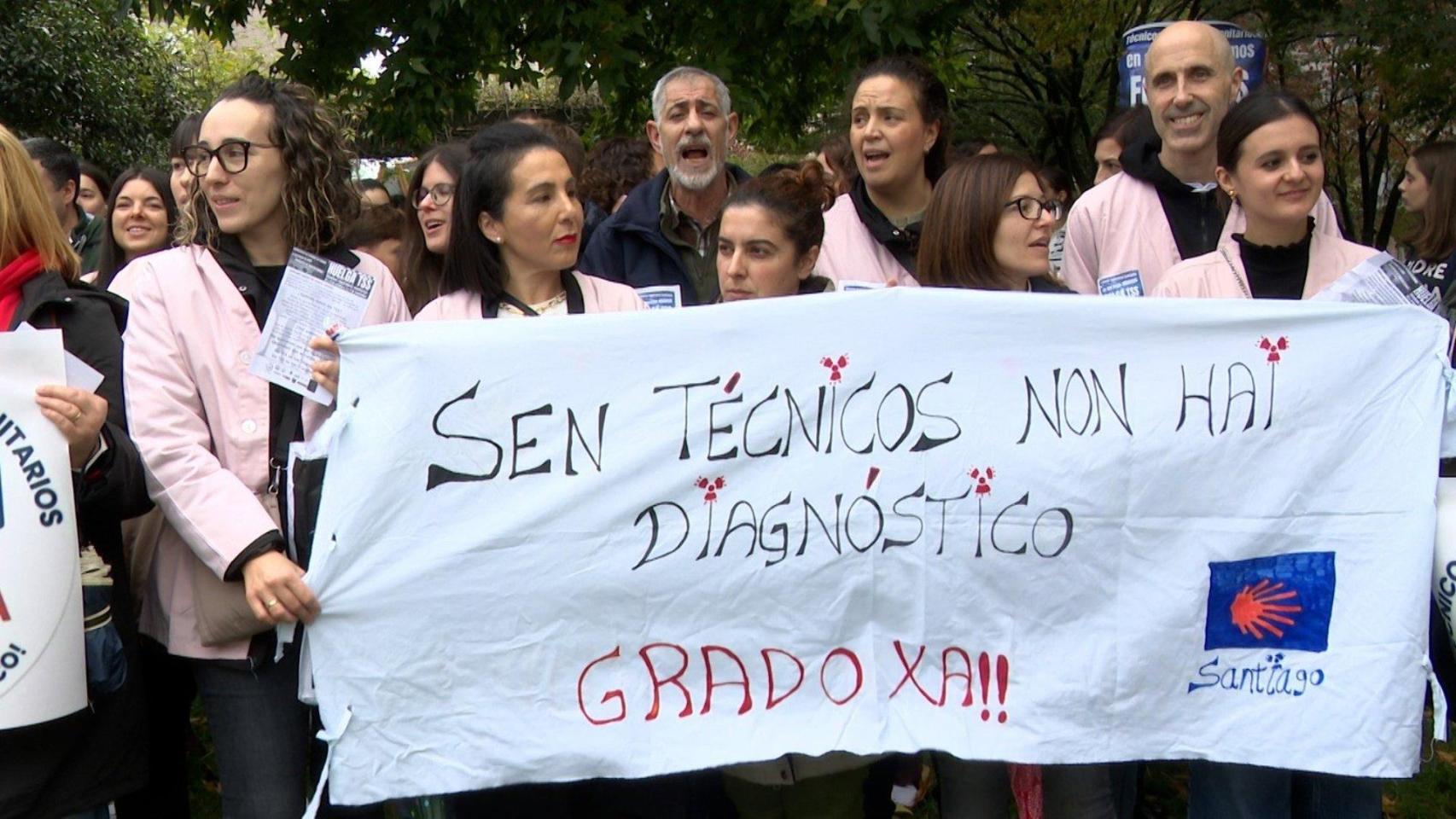 Concentración de técnicos superiores sanitarios en Santiago, a 31 de octubre de 2025.