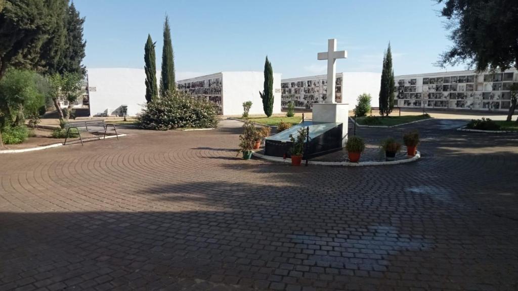 El cementerio de San Bartolomé de La Algaba.