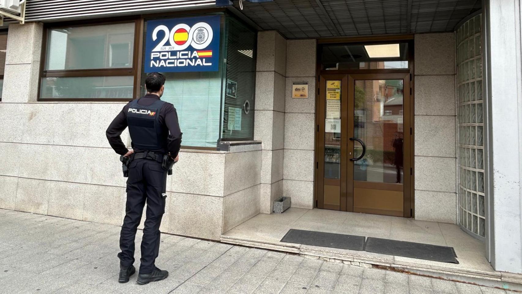 Un agente de la Policía Nacional