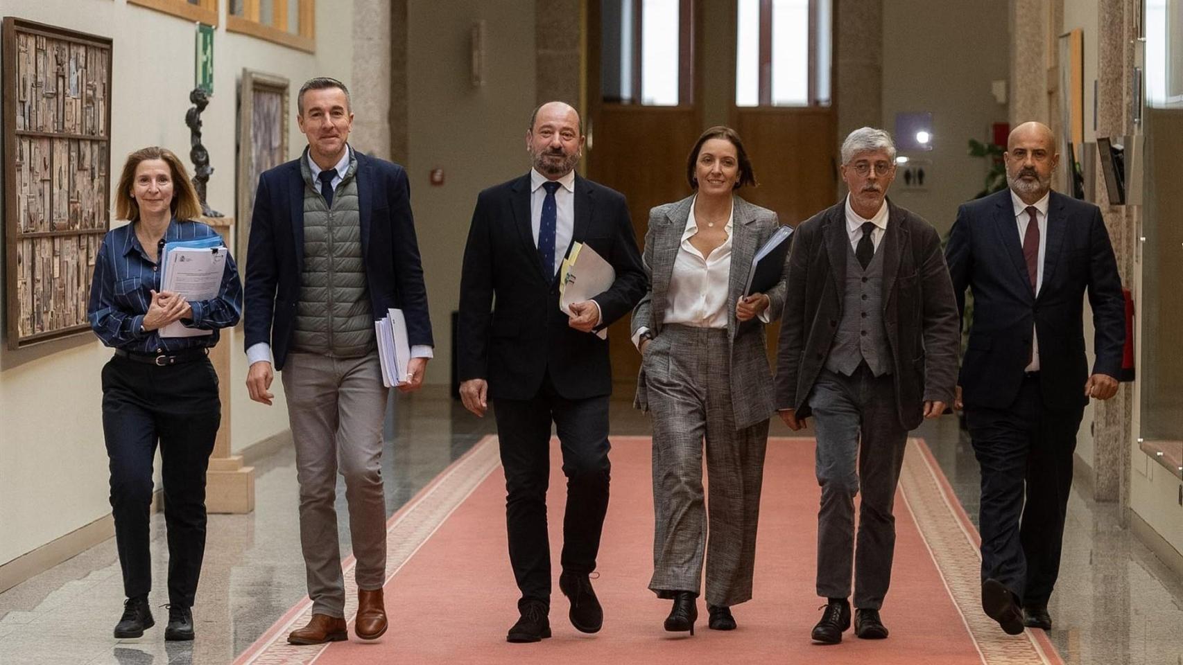 El director de Turismo de Galicia, Xosé Merelles, acude con su equipo a la Comisión 3ª de Economía, Facenda e Orzamentos en el Parlamento de Galicia.