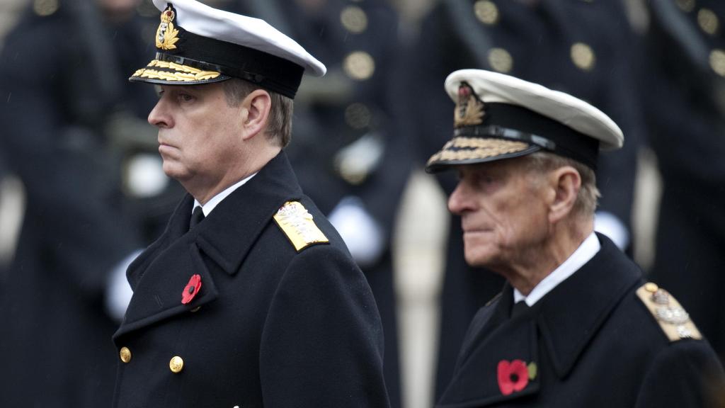 Andrés y el duque de Edimburgo, en una imagen de archivo.