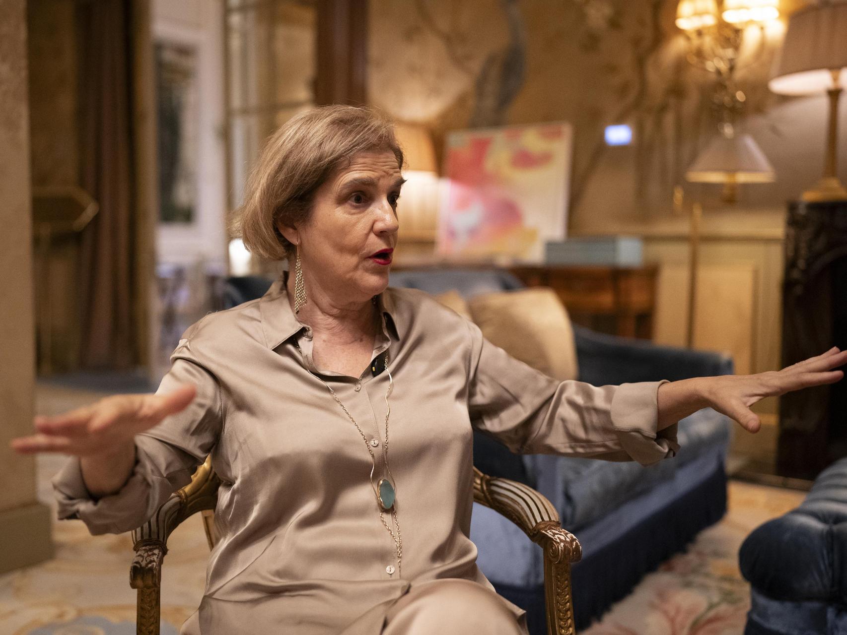 Pilar Rahola, en el salón Cugat del Hotel El Palace, de Barcelona, durante la entrevista con EL ESPAÑOL.