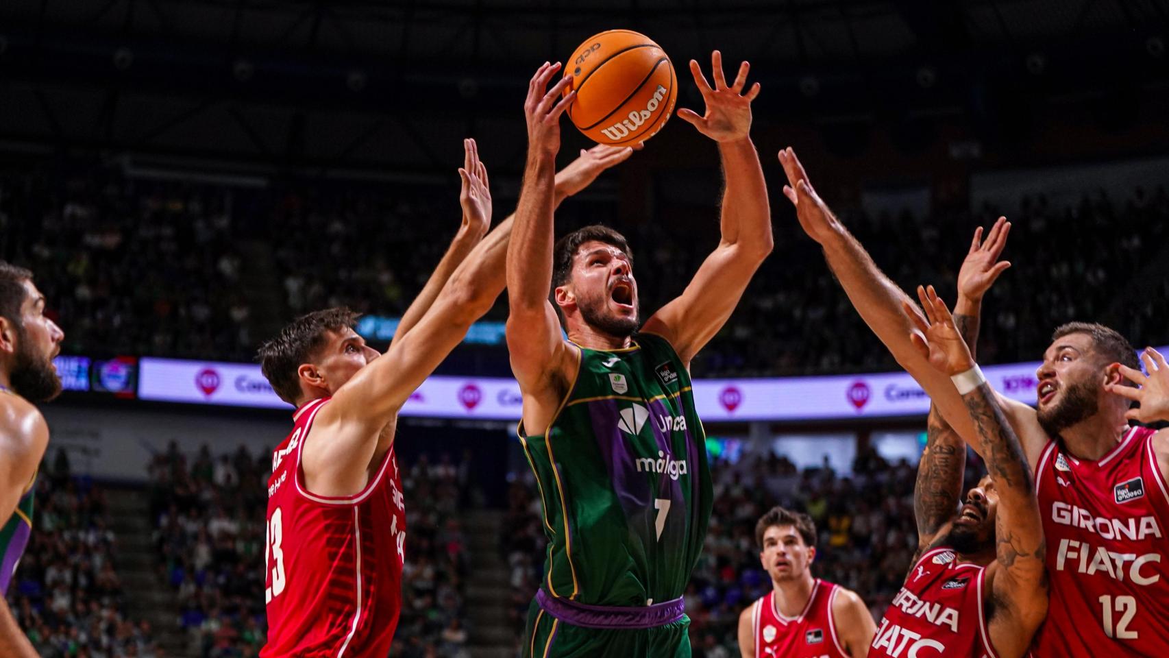 Jonathan Barreiro durante el Unicaja vs. Básquet Girona