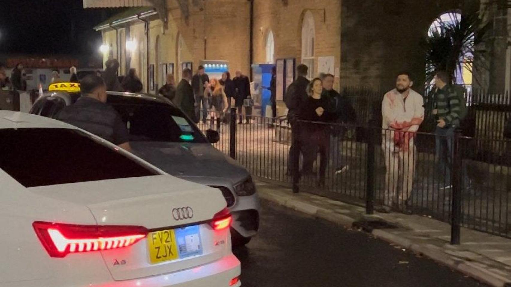 Diez heridos, nueve de ellos en estado grave, tras un ataque a puñaladas en un tren en Cambridge