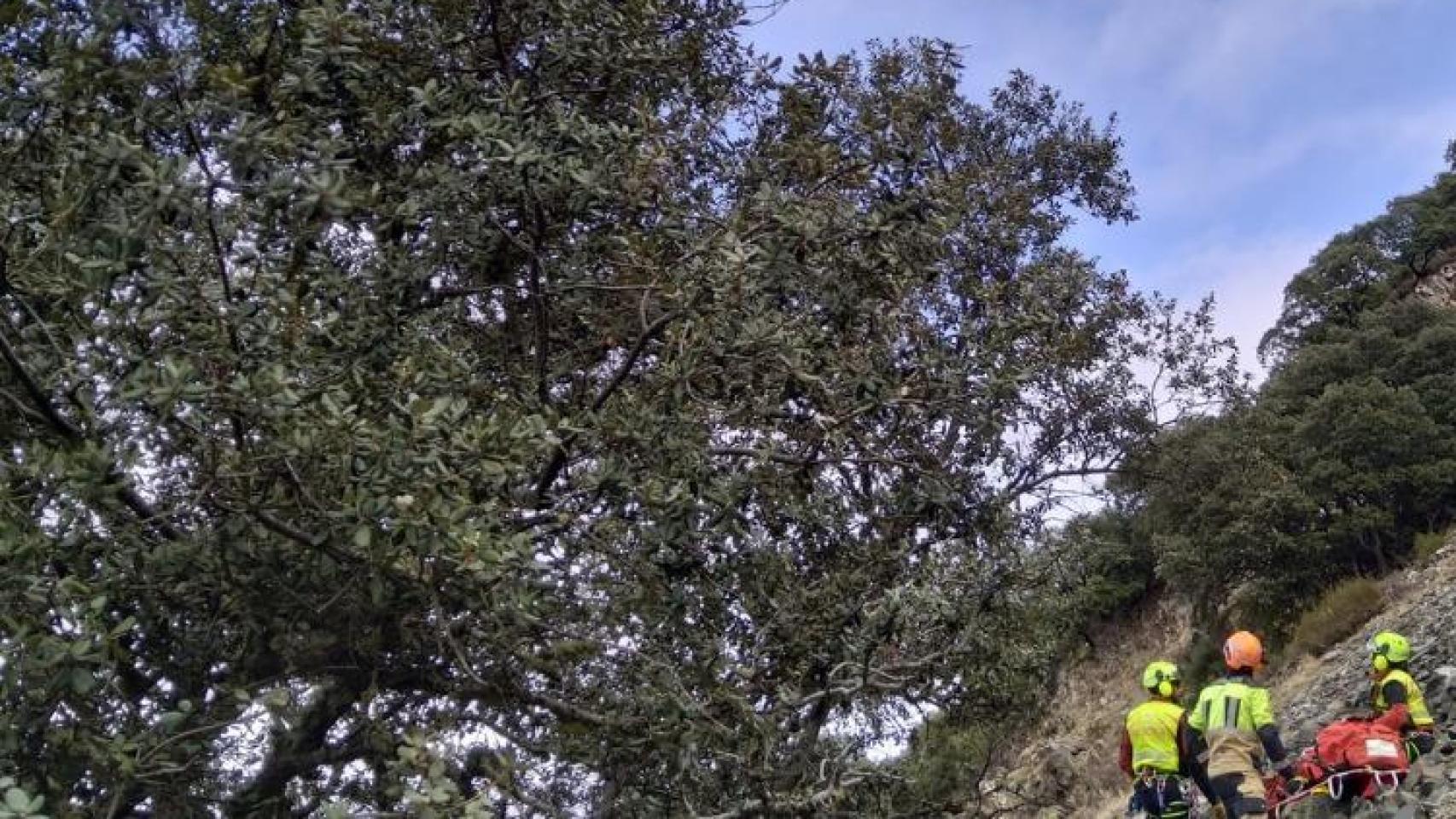 Helicóptero durante la intervención realizada en Pajariel