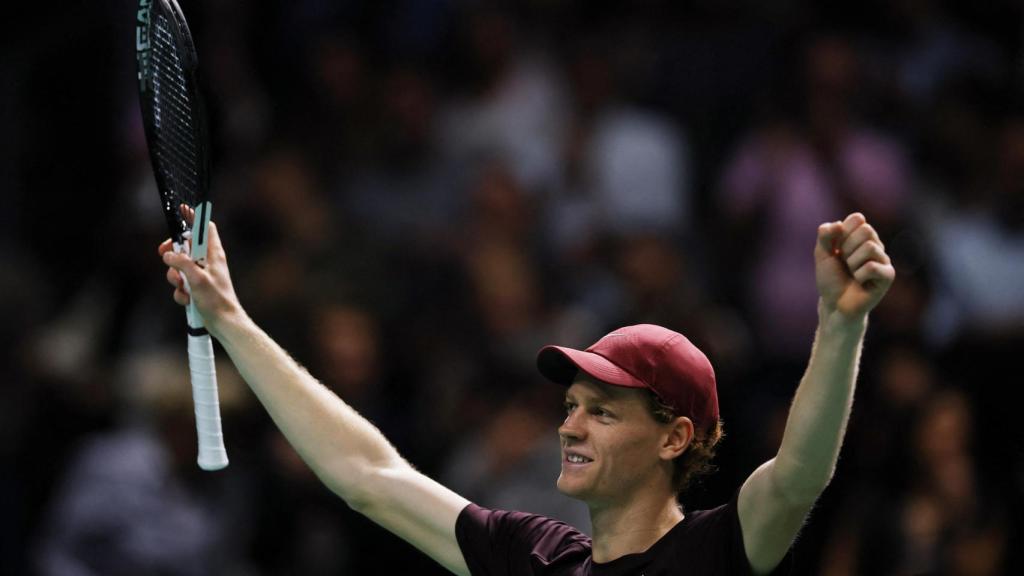 Sinner celebra la victoria en la final del Masters 1.000 de París.