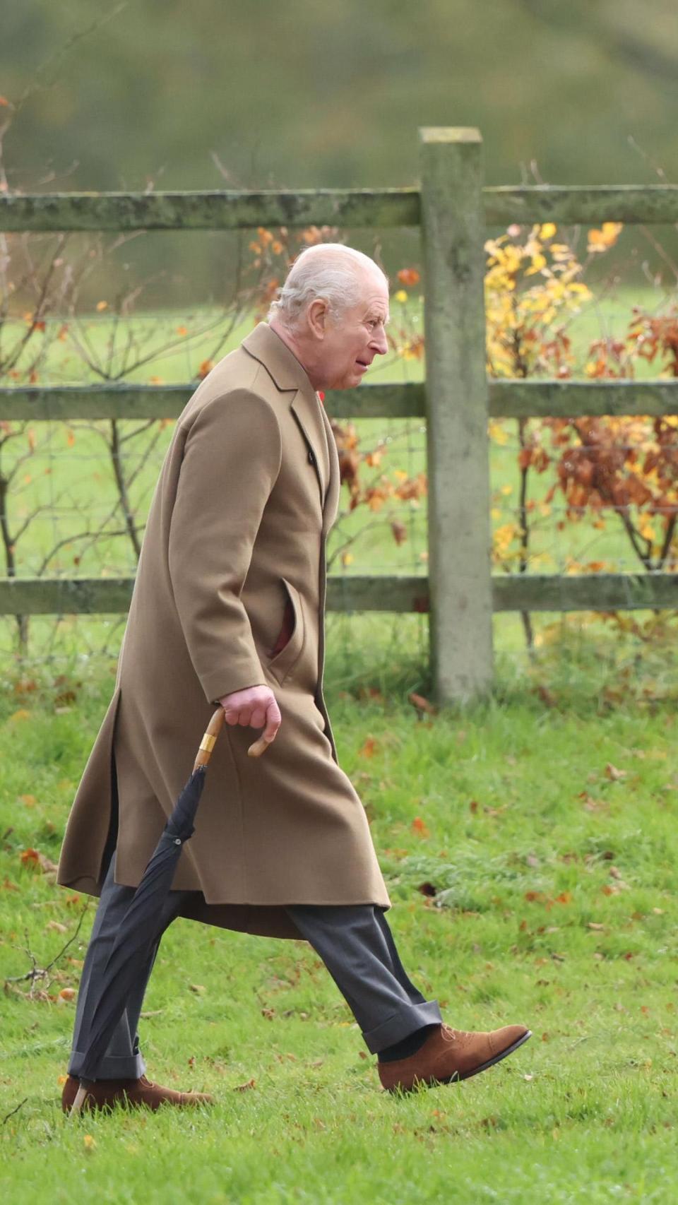 El rey Carlos III asistió a un servicio religioso dominical en la iglesia de Santa María Magdalena, Sandringham.
