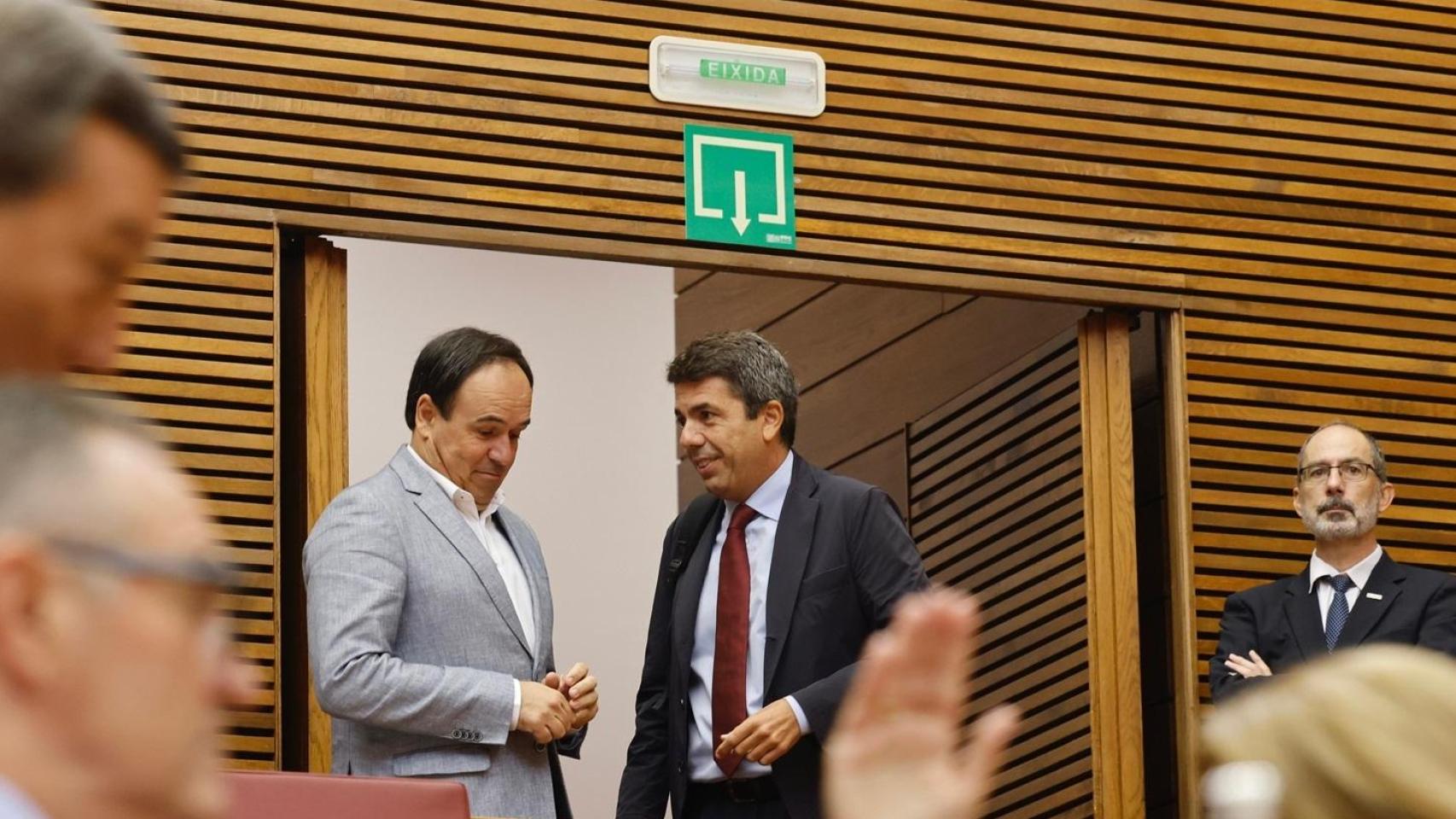Carlos Mazón y Juanfran Pérez Llorca, en la última sesión de Les Corts.