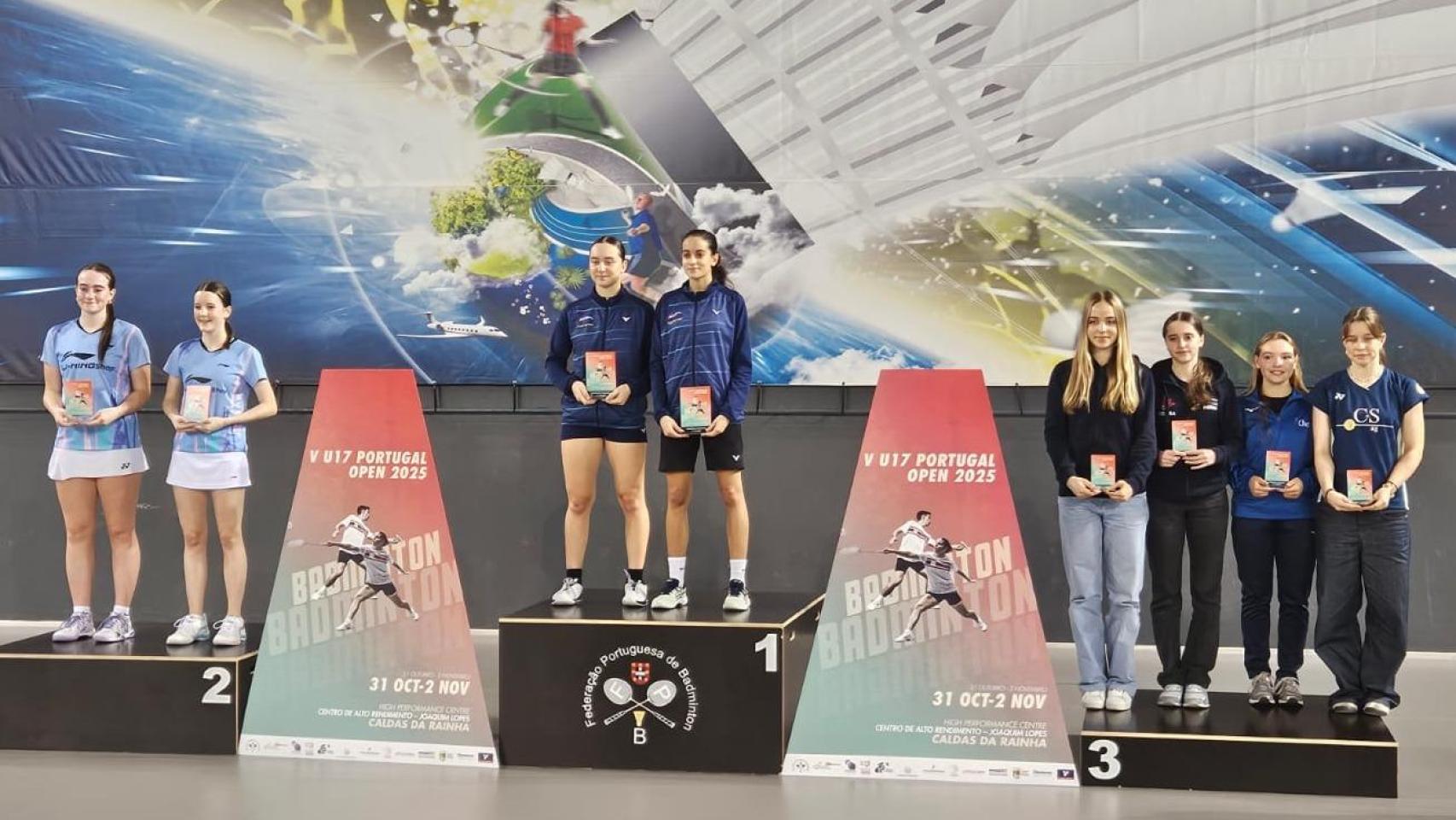 Imagen de las deportistas en el podium.