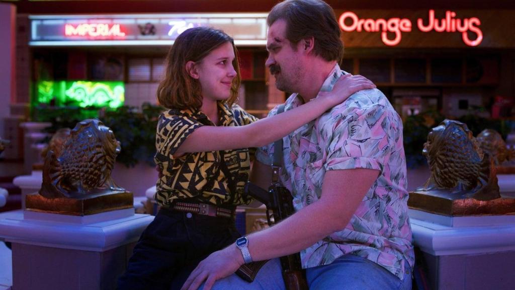David Harbour y Millie Bobby Brown, en 'Stranger Things'.
