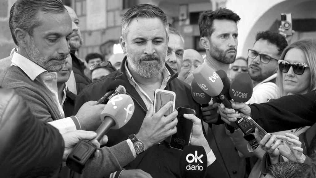 Santiago Abascal comparece frente a los medios para hablar de la dimisión de Mazón.