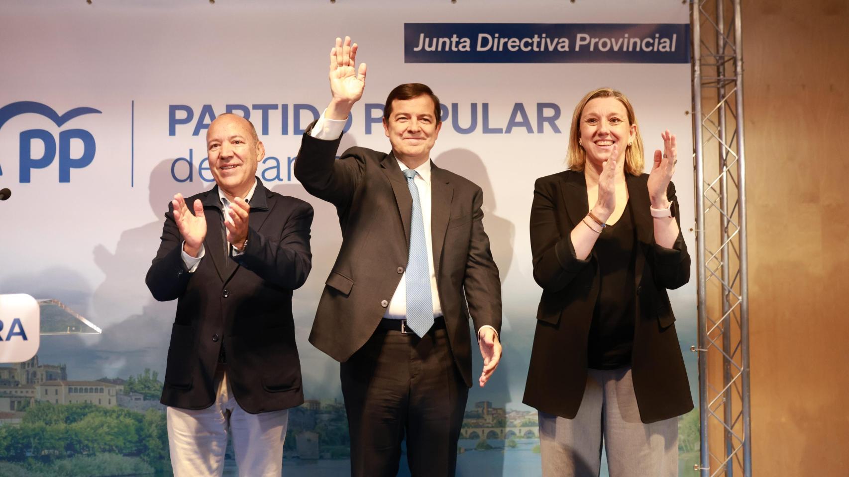 El Presidente del Partido Popular de Castilla y León, Alfonso Fernández Mañueco, clausura la Junta Directiva del PP de Zamora, junto al presidente del partido en la provincia, José María Barrios.