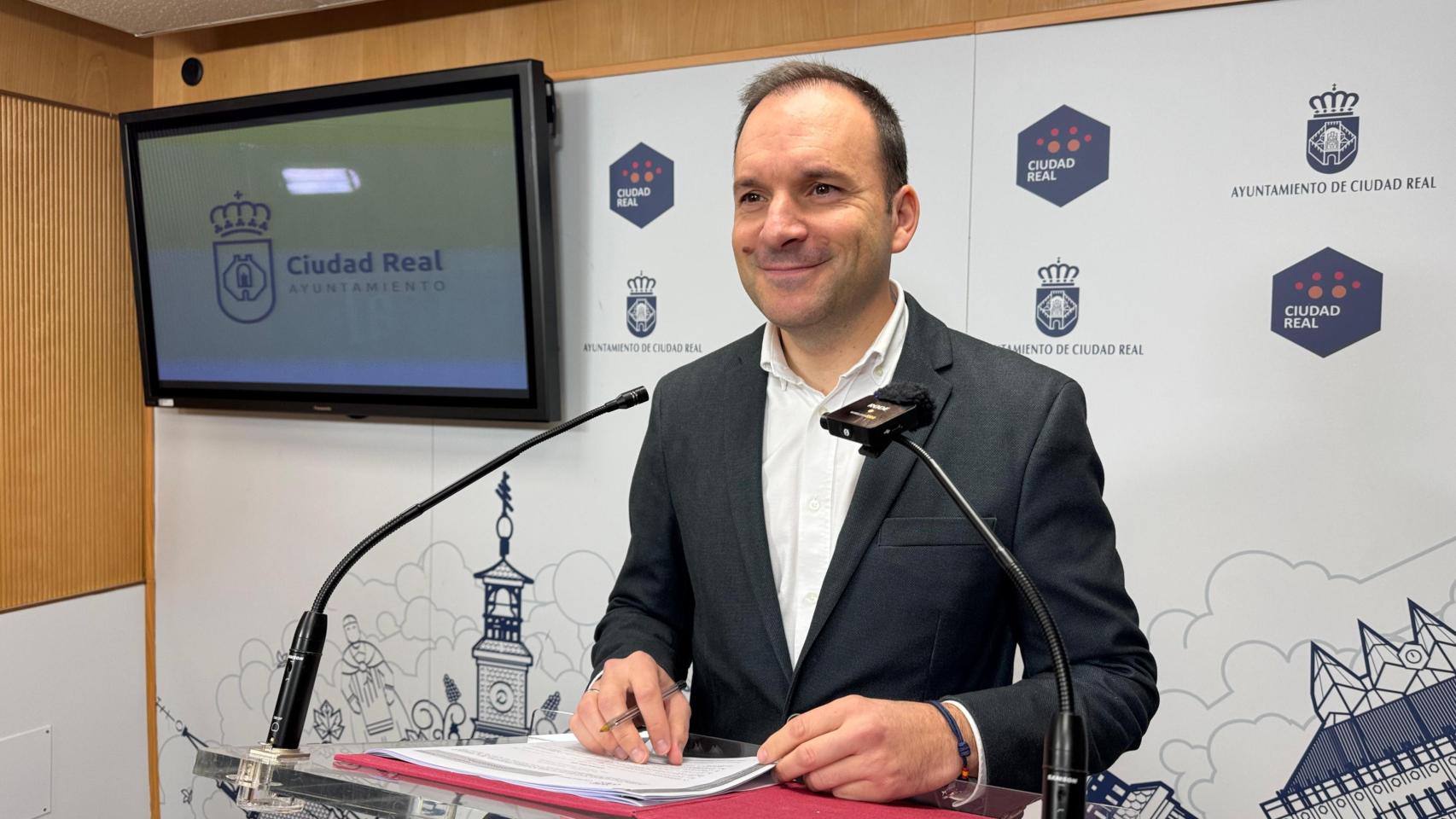 Guillermo Arroyo, portavoz municipal de Ciudad Real, en rueda de prensa.